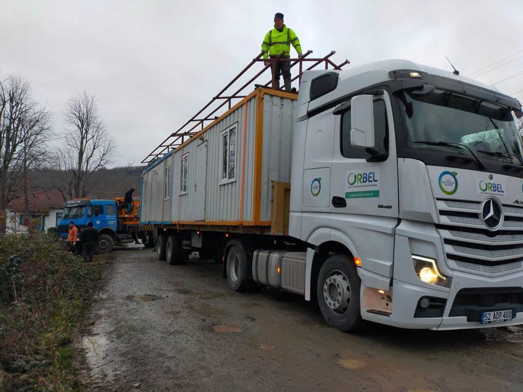44 ADET KONTEYNER DEPREMZEDELER İÇİN YOLA ÇIKTI
